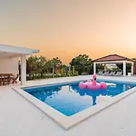 Seaview Summer With Private Pool & Garden * רטינה