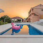 Seaview Summer With Private Pool & Garden רטינה