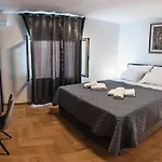בית נופש Seaview Summer With Private Pool & Garden רטינה