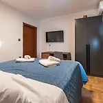 בית נופש Seaview Summer With Private Pool & Garden רטינה
