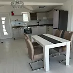 Seaview Summer With Private Pool & Garden * 르티나