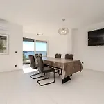 Seaview Summer With Private Pool & Garden בית נופש