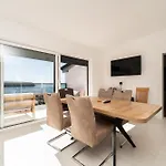 בית נופש Seaview Summer With Private Pool & Garden רטינה