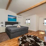 Seaview Summer With Private Pool & Garden בית נופש
