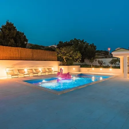 Seaview Summer With Private Pool & Garden Vikendica