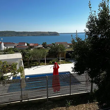 Seaview Summer With Private Pool & Garden * 르티나
