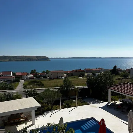 Seaview Summer With Private Pool & Garden * 르티나