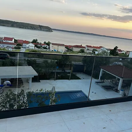 Seaview Summer With Private Pool & Garden 르티나