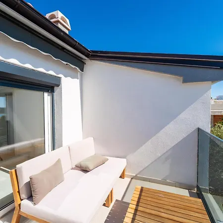 Seaview Summer With Private Pool & Garden Rtina