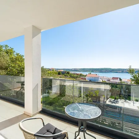 Seaview Summer With Private Pool & Garden * Rtina