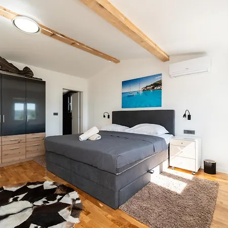 Vikendica Seaview Summer With Private Pool & Garden