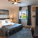 度假居 Seaview Summer With Private Pool & Garden 利缇纳
