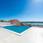 Seaview Summer With Private Pool & Garden Nyaraló