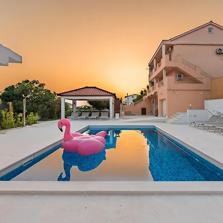 Seaview Summer With Private Pool & Garden Rtina