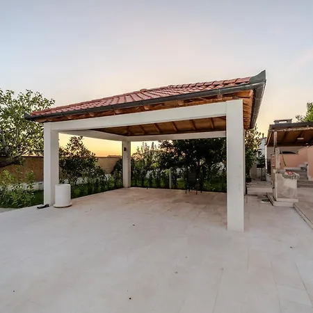 Seaview Summer With Private Pool & Garden Сasa de vacaciones